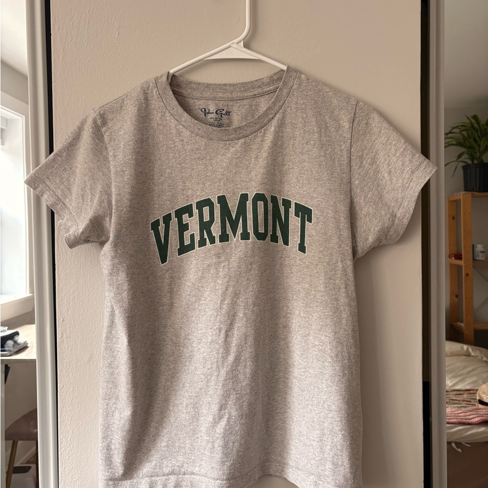 Brandy Melville Gray Tee with Green 'Vermont' Print